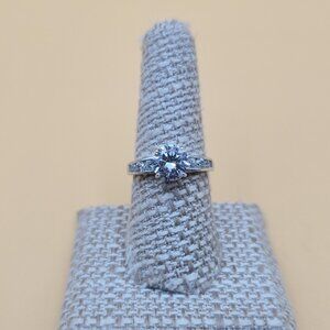 Size 8 Sterling Silver Brilliant Cubic Zirconia Gems Ring A5109